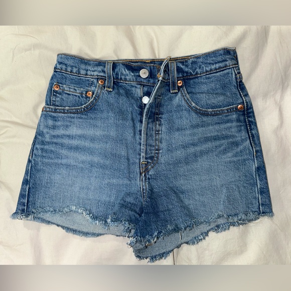 Levi ribcage shorts size 26 - Picture 2 of 2